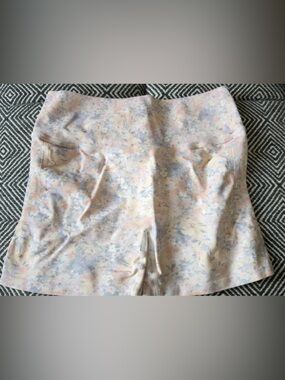 Fabletics high waisted Floral Pastel seamless scrunch bike short